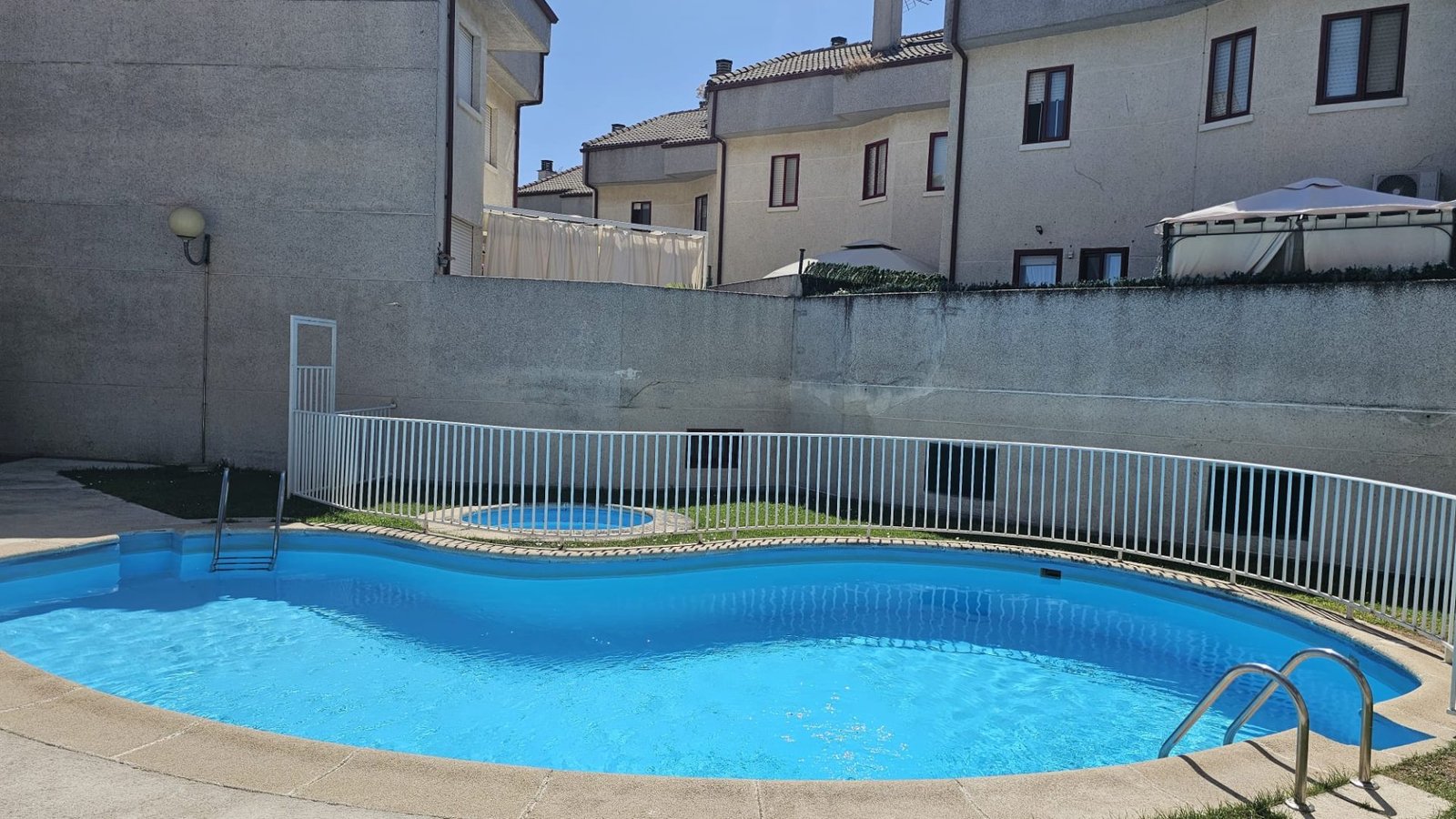 EXP14044-piscina_1