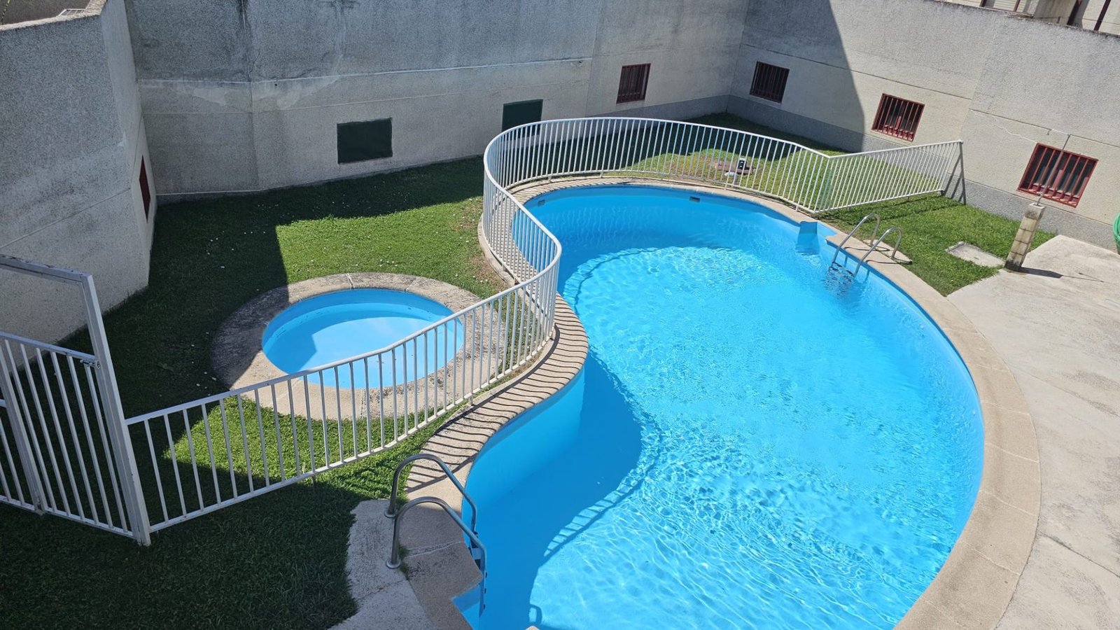 EXP14044-piscina_2